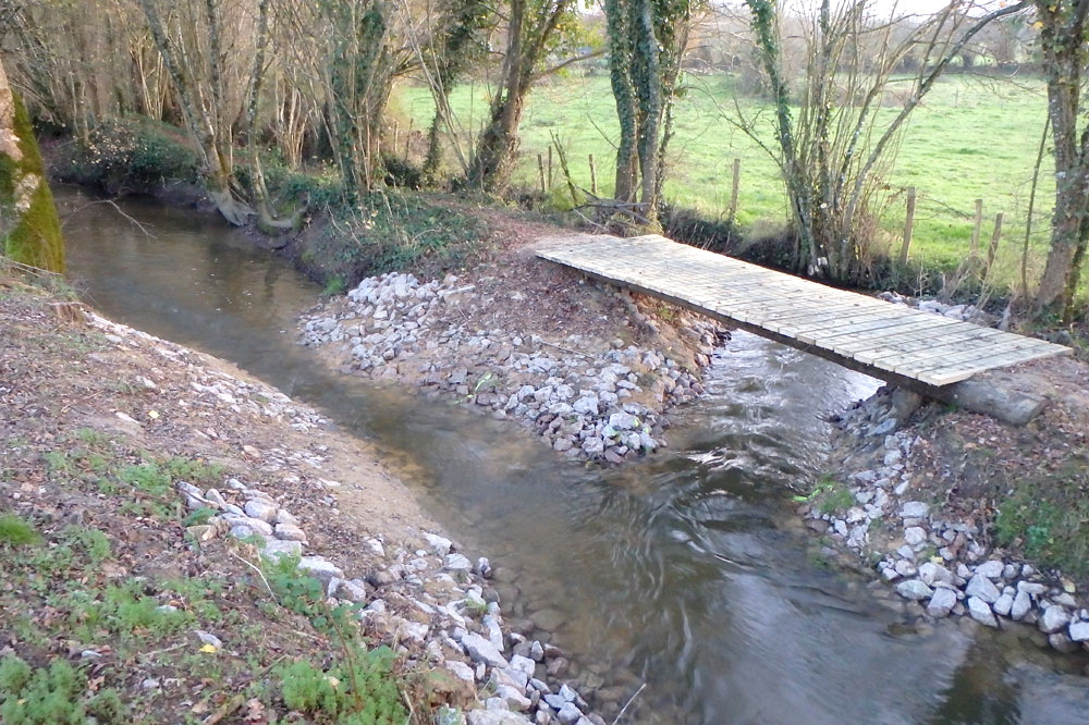 aménagement d'un ouvrage de partage des débits entre un moulin et le cours naturel de la rivière